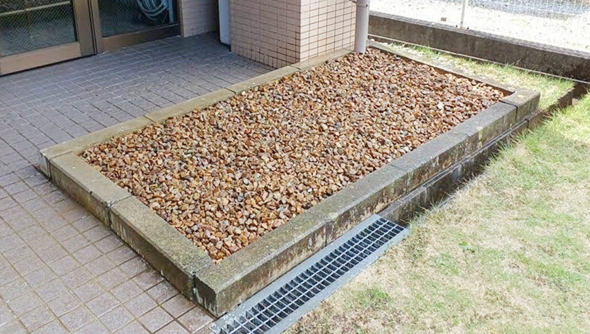 浜松市中央区集合住宅の砂利敷き作業